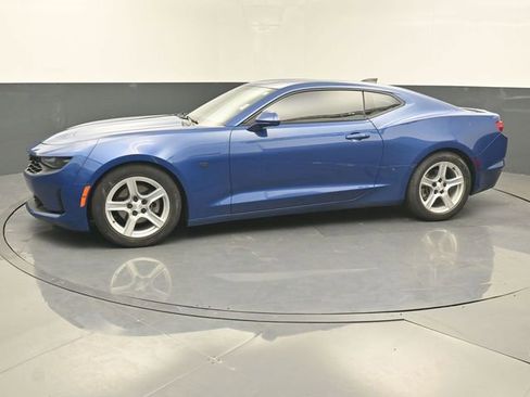 Used 2021 Chevrolet Camaro LT w/ Technology Package RWD image 2