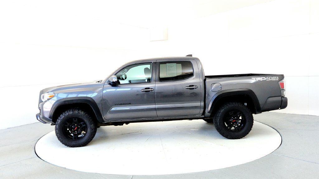 Used 2021 Toyota Tacoma TRD Off-Road w/ Technology Package AWD/4WD image 3