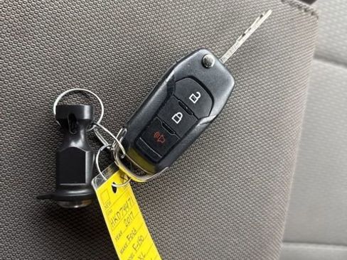 Used 2017 Ford F150 XLT AWD/4WD image 31