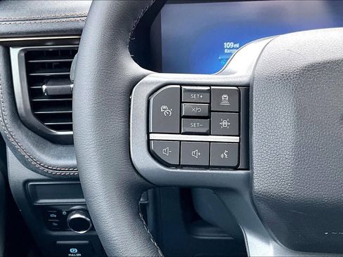 Used 2025 Ford F150 Lightning Lariat image 27