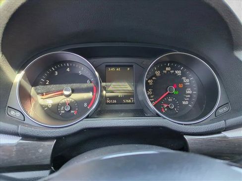 Used 2018 Volkswagen Passat 2.0T SEL Premium image 10