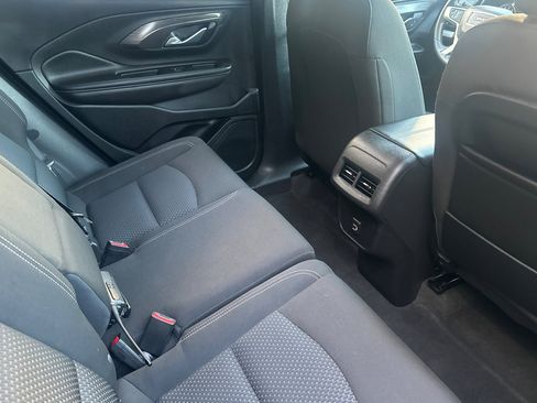Used 2024 GMC Terrain SLE w/ Elevation Edition image 19