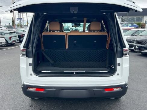 Used 2022 Jeep Grand Wagoneer Series III w/ Flexible Seating Group AWD/4WD image 10
