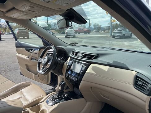Used 2019 Nissan Rogue SL w/ Premium Package image 32