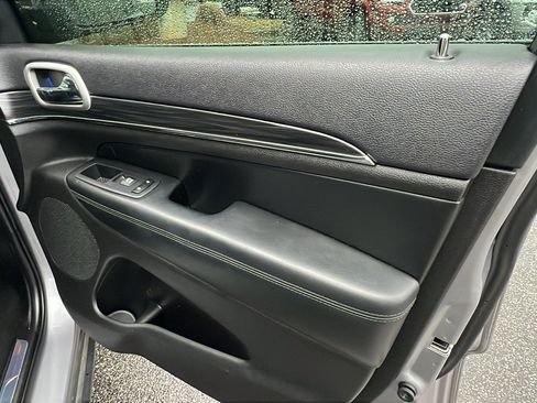 Used 2019 Jeep Grand Cherokee Limited image 20