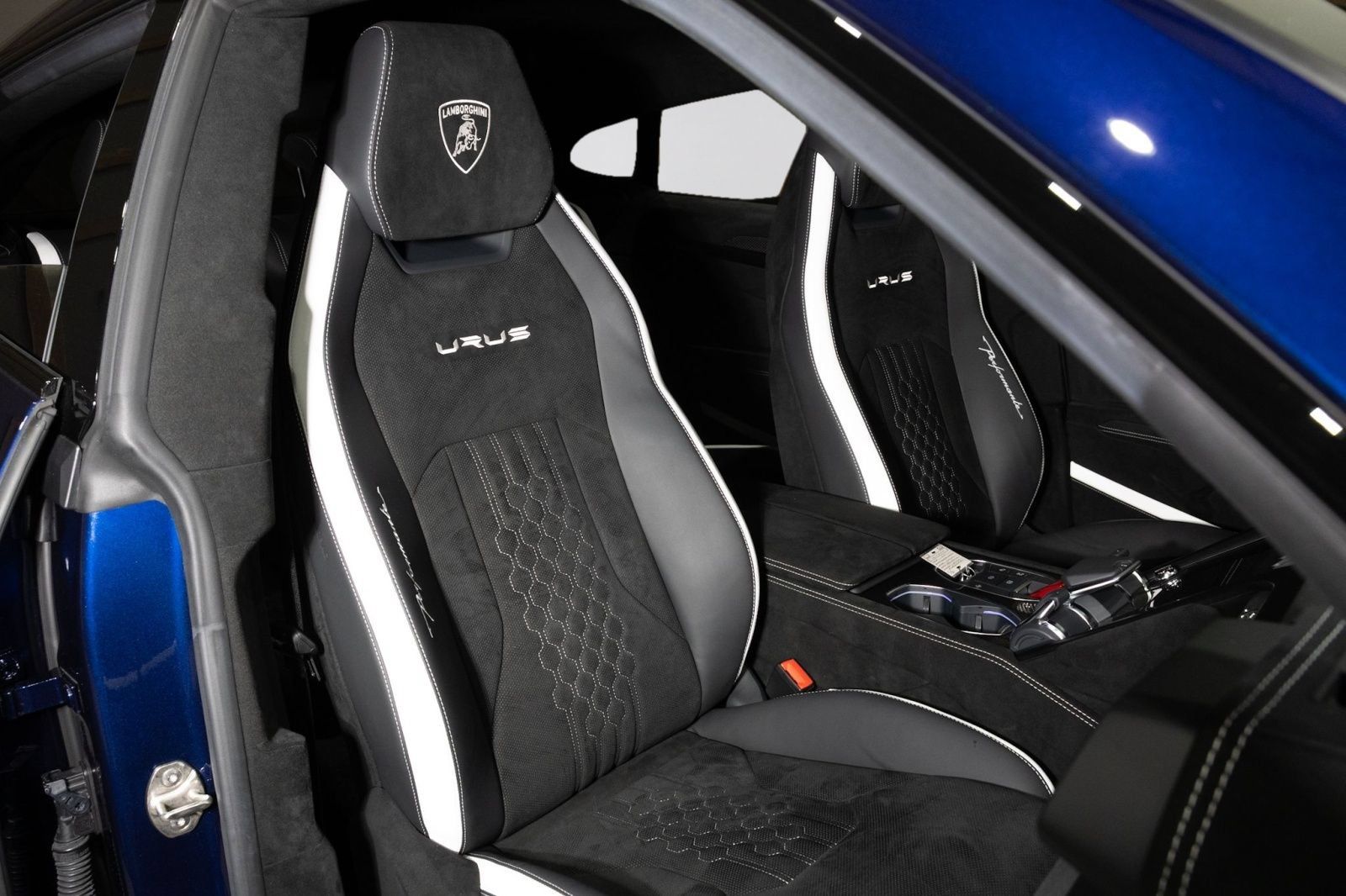 Used 2024 Lamborghini Urus Performante AWD/4WD image 37