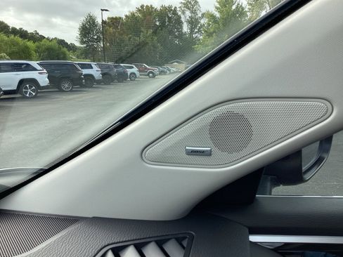 Used 2023 Mitsubishi Outlander SE image 25