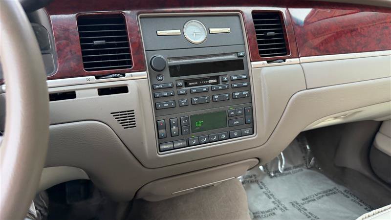 Used 2003 Lincoln Town Car Executive RWD image 34