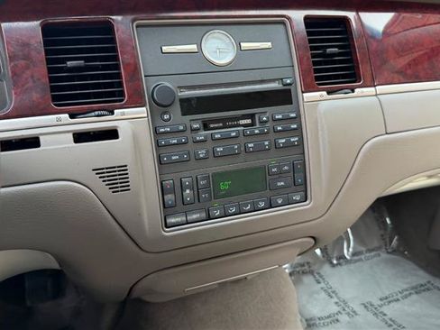 Used 2003 Lincoln Town Car Executive RWD image 34