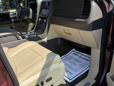 Used 2016 Lincoln Navigator Reserve AWD/4WD image 24