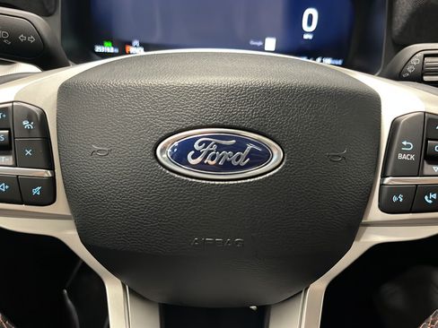 Used 2025 Ford Explorer Active w/ Active Comfort Package AWD/4WD image 16