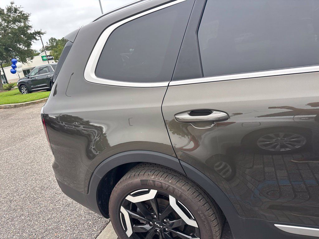 Used 2024 Kia Telluride EX FWD image 5