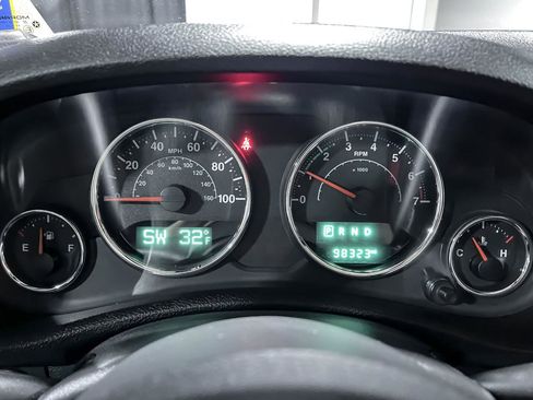 Used 2018 Jeep Wrangler Unlimited Rubicon w/ Connectivity Group image 34