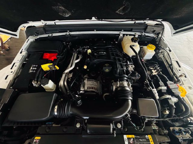 Used 2023 Jeep Gladiator Sport AWD/4WD image 25