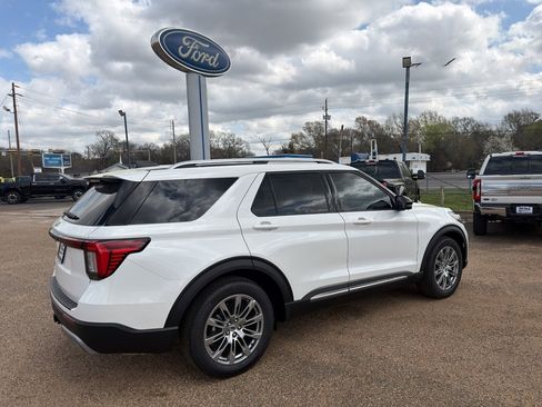 New 2026 Ford Explorer Platinum image 11