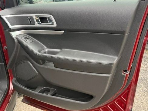 Used 2014 Ford Explorer XLT w/ Equipment Group 202A image 20