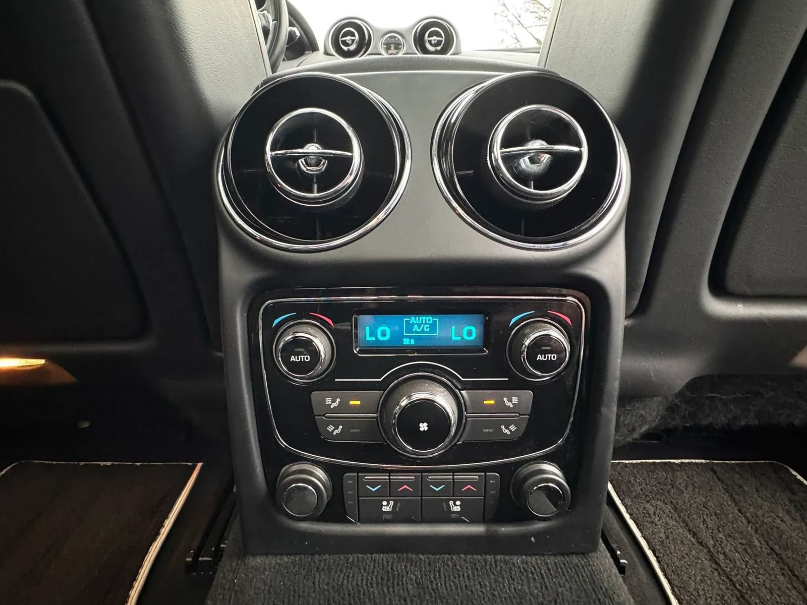 Used 2019 Jaguar XJ R-Sport RWD image 25