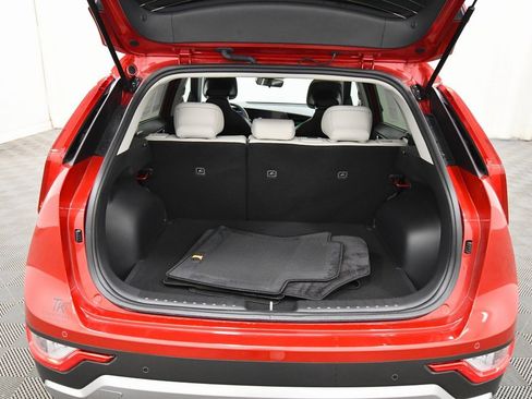 Certified 2025 Kia Niro EX image 7