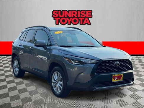 Certified 2022 Toyota Corolla Cross LE w/ Moonroof Package AWD/4WD image 1
