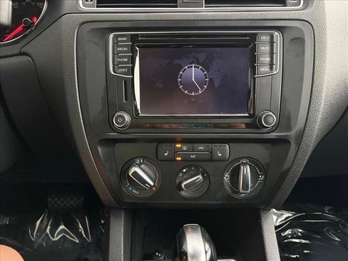 Used 2016 Volkswagen Jetta SE FWD image 9
