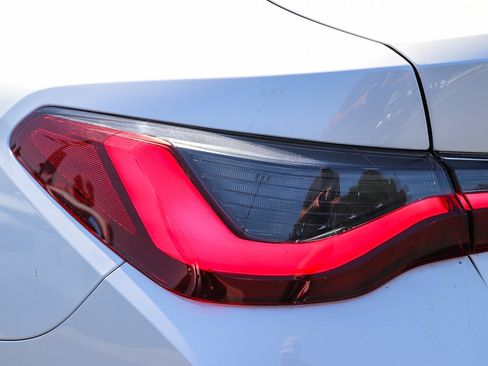 Used 2023 BMW i4 eDrive40 w/ Premium Package RWD image 9