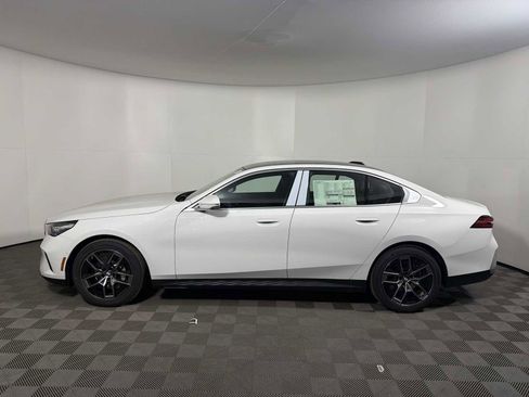 New 2026 BMW 530i xDrive w/ Convenience Package AWD/4WD image 4