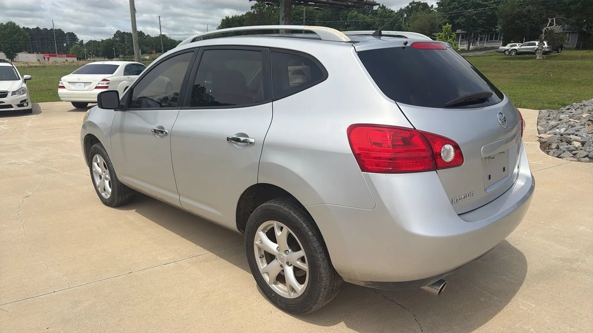 Used 2010 Nissan Rogue SL FWD image 6
