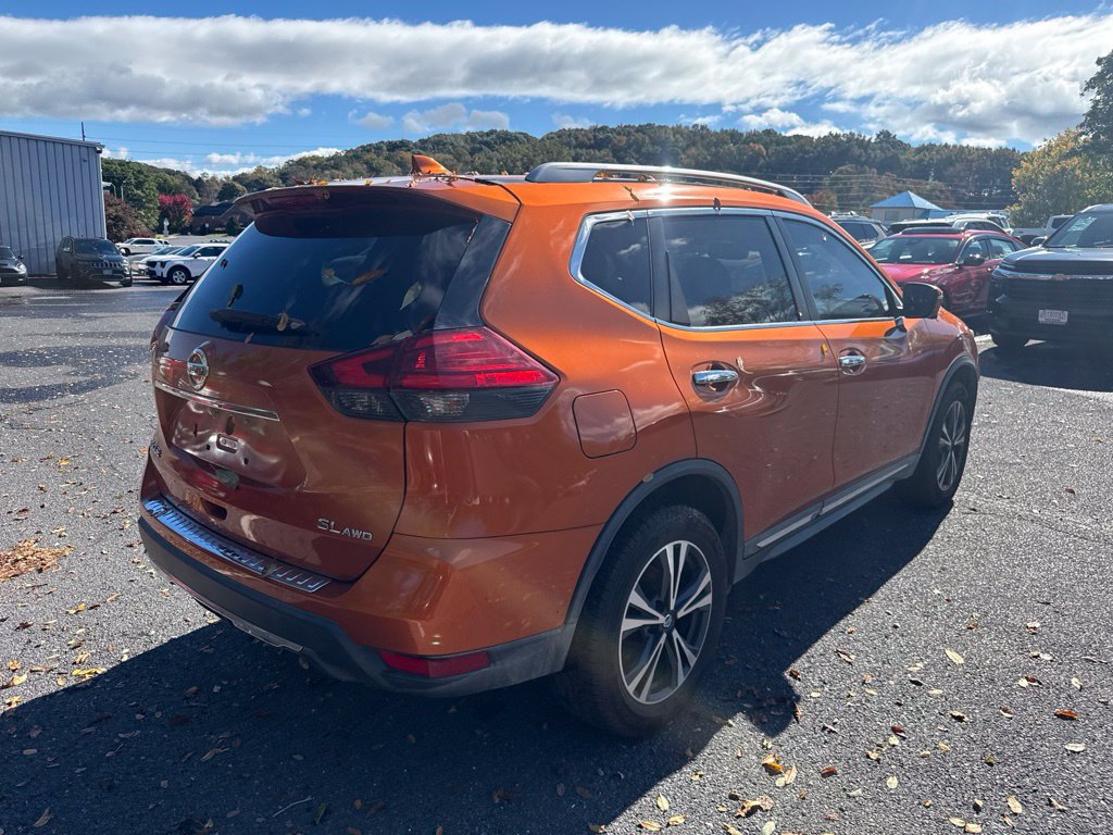Used 2017 Nissan Rogue SL AWD/4WD image 4