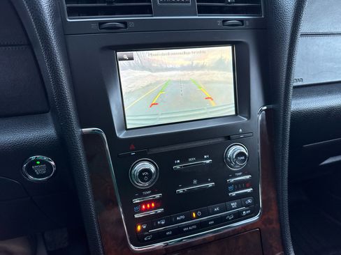 Used 2015 Lincoln Navigator 4WD image 19