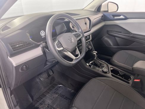 Used 2023 Volkswagen Taos SE image 9