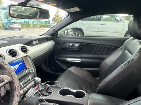 Used 2017 Ford Mustang Premium RWD image 9