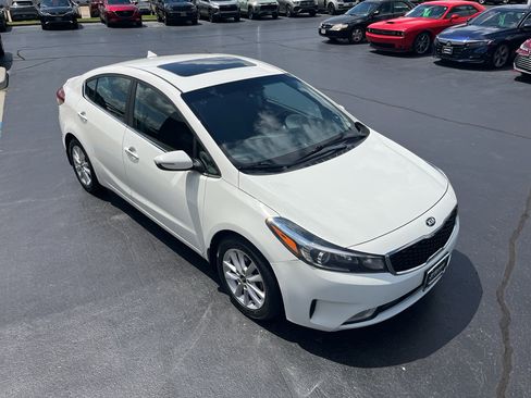 Used 2017 Kia Forte S w/ S Premium Package FWD image 7