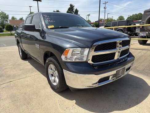 Used 2021 RAM 1500 Classic SLT image 3