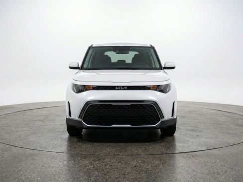 Used 2025 Kia Soul LX w/ LX Technology Package image 2