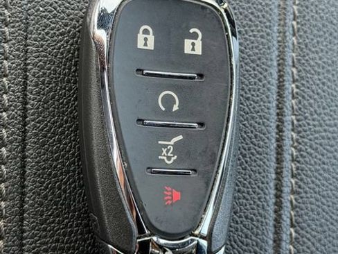 Used 2023 Chevrolet Traverse LT FWD image 25