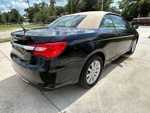 Used 2014 Chrysler 200 Touring FWD image 18