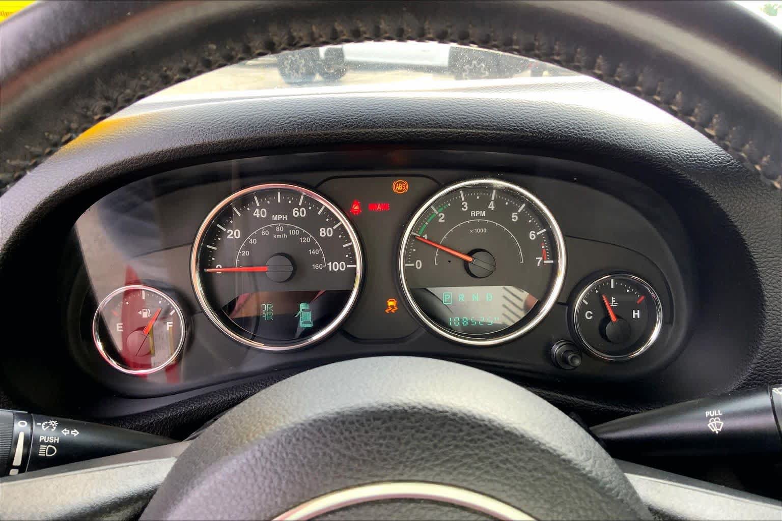 Used 2016 Jeep Wrangler Unlimited Sport w/ Connectivity Group AWD/4WD image 22