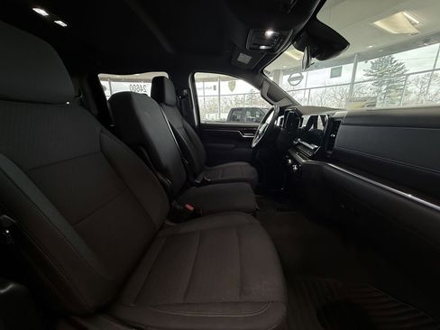 Used 2025 GMC Sierra 1500 Elevation image 40