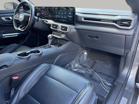 Used 2025 Ford Mustang Premium image 11
