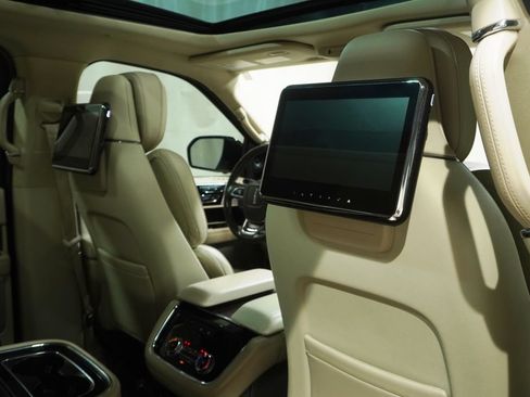 Used 2019 Lincoln Navigator L Reserve AWD/4WD image 23