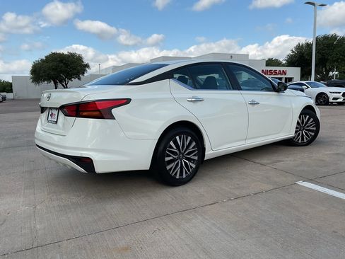 Used 2025 Nissan Altima 2.5 SV FWD image 6