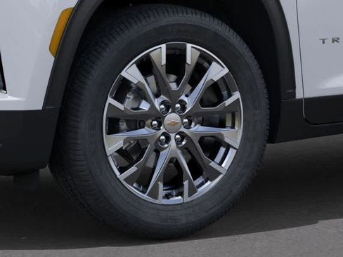 Used 2026 Chevrolet Traverse LT w/ Sun and Wheel Package FWD image 17