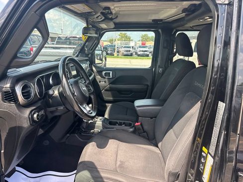 Used 2020 Jeep Wrangler Unlimited Sahara AWD/4WD image 16