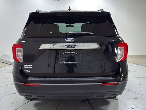 Used 2023 Ford Explorer XLT image 4