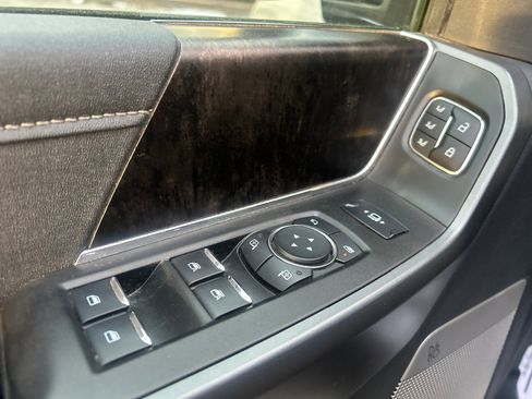 Used 2025 Ford F450 Lariat w/ FX4 Off-Road Package image 8