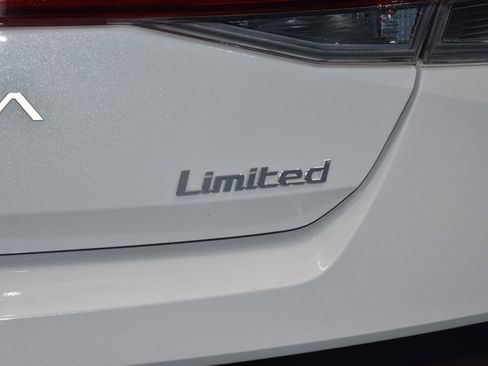 Used 2025 Hyundai Elantra Limited image 30