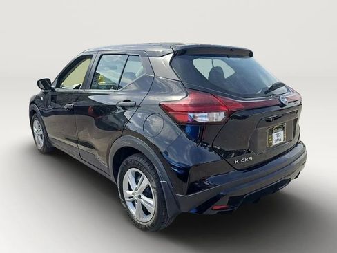 Used 2021 Nissan Kicks S image 3