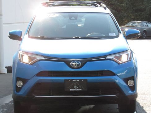 Used 2017 Toyota RAV4 XLE w/ Convenience Package AWD/4WD image 3