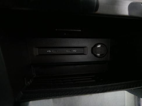 Used 2025 Volkswagen Taos SE image 29