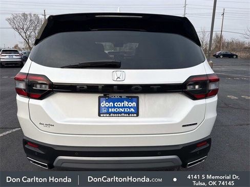 Used 2025 Honda Pilot Touring image 5